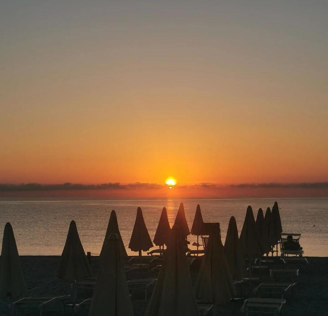 La Casetta Sulla Spiaggia Ла-Калетта Екстер'єр фото